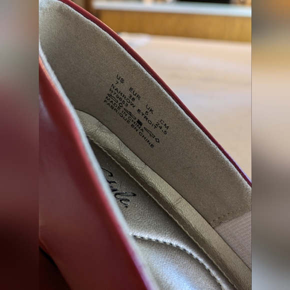 Ruby Red Kitten Heel - Size 7 Narrow - Picture 3 of 6